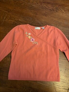 Hugo Buscati Coral cashmere V-Neck Sweater with Floral Embroidery